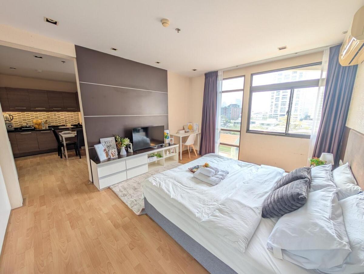 Executive 1br And Sofa Bed 150m To Nana Bts Apartment Bangkok